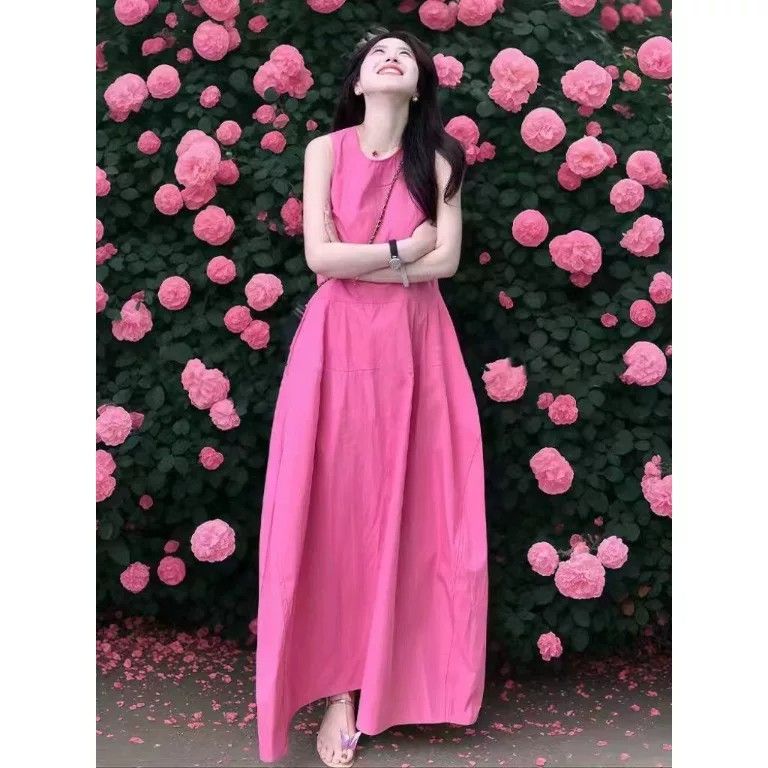 프랑스식 휴가 바람 민소매 여성 드레스 2026 여름 새로운 로즈 레드 허리 수축 롱 스커트 작은 대중 디자인 센스 품격