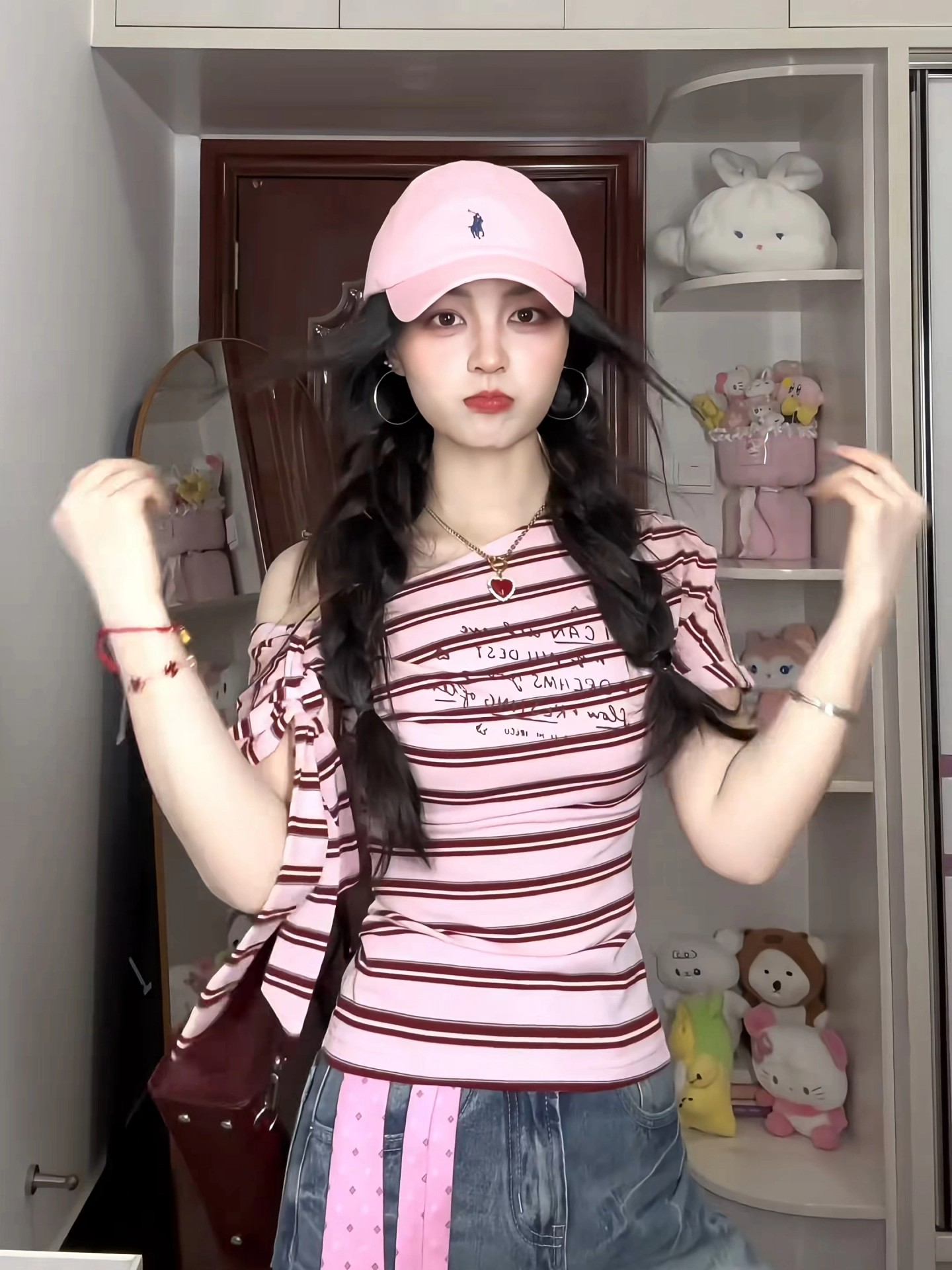 한 부서 여름 핑크색 스트라이프 알파벳 프린트 둘 착용 비스듬한 어깨 티셔츠 여성 몸매 가꾸기 탈착식 레이스업 반팔 맨위