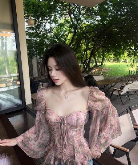 프랑스식 꽃무늬 불규칙 쉬폰 나팔 소매 여성 셔츠 여름 아름다운 품격 허리 수축 디자인 센스 순수한 욕망 맨위
