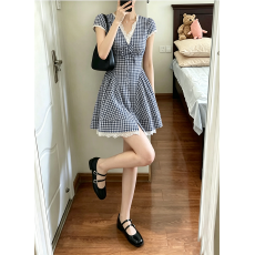 批发格纹<b class='q'>蕾丝</b>拼接V领显瘦收腰减龄气质长短连衣裙