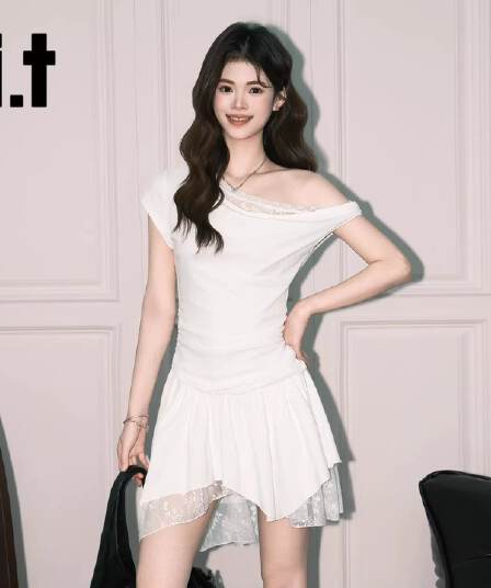 프랑스식 순수한 욕망 바람 비스듬한 어깨 레이스 조각 드레스 아이들 2026 여름 새로운 디자인 센스 불규칙 미니 스커트