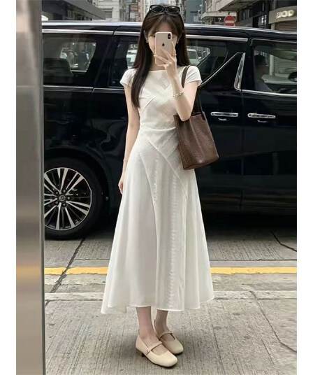 디자인 센스 여성 드레스 2026 여름 새로운 프랑스식 품격 라운드 넥 반팔 허리 수축 슬림해 보이는 중간 길이 치마
