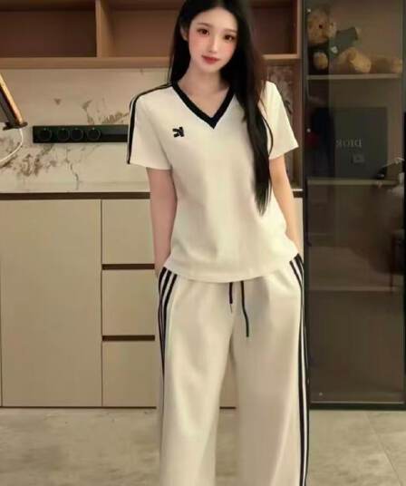 캐주얼 2026 여름 새로운 V넥 세트 클래식 섹션 외국 가스 패션 반팔 티셔츠 루즈핏 와이드 레그 팬츠 투피스 세트