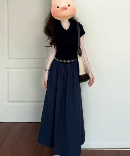 그는 벤 바람 POLO 칼라 여성 드레스 2026 년 여름 허리 수축 슬림해 보이는 품격 고급 품격 다용도 한 마디 롱 스커트