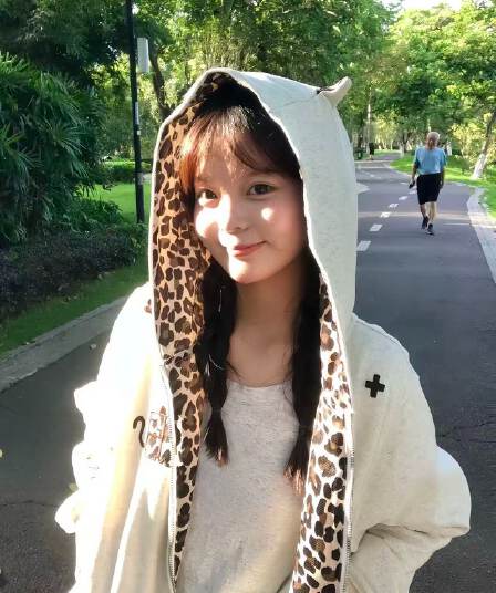 원본 솜씨 인사이드 막대기 섹션 자수 순수한 Mianhua 면 복합 후드 티 스웨터 여성