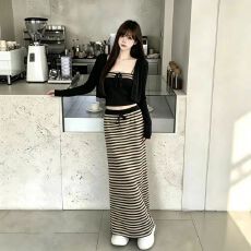 批发韩系休闲风显瘦开衫吊带高腰条纹半身裙套装女秋季气质漂亮三件套
