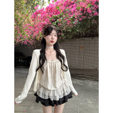 批发实拍实价 古早波点木耳边吊带针织<b class='q'>开衫</b>两件套 配围脖