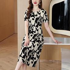 批发2026夏装新款大花<b class='q'>连衣裙</b>度假风高端气质名媛大码百褶裙妈妈装裙子