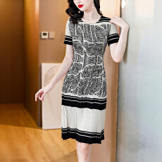 批发<b class='q'>欧洲站</b>2026年夏新款时尚褶皱圆领拼接修身显瘦<b class='q'>连衣裙</b>中长款百褶裙