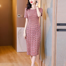 批发2026夏装新款<b class='q'>连衣裙</b>度假风高端气质名媛大码百褶裙妈妈装裙子