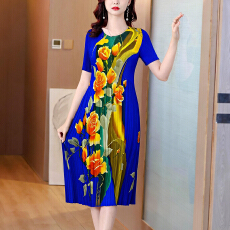 批发2026新款三宅褶皱轻奢气质过膝<b class='q'>长裙</b>圆领短袖印花<b class='q'>连衣</b>裙