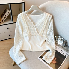 批发实拍韩版<b class='q'>V领</b>蕾丝拼接小众长袖衬衫女宽松开衫打底衫气质上衣