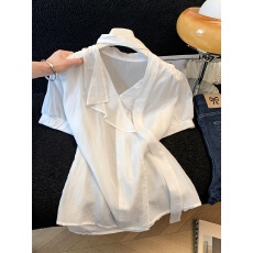 批发实拍设计感V领短袖<b class='q'>打底衬衫</b>女夏季2026新款显瘦减龄独特别致上衣