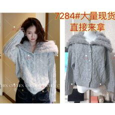 批发CHICHEN-芬兰情书-<b class='q'>手工</b>定制狐狸毛领专机立体织花加厚款羊毛<b class='q'>毛衣</b>