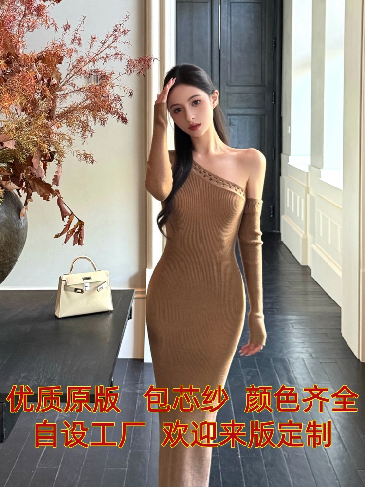 for fay 프로 피부 부드러운 찹쌀 삼색 비스듬한 어깨 긴팔 니트 여성 드레스 홀로우 아웃 디자인 몸매 가꾸기 타이트 스커트 롱 스커트