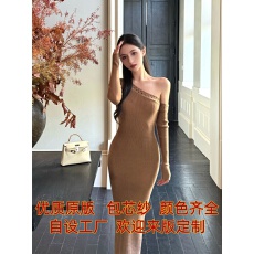 批发For Fay 亲肤软糯三色斜肩长袖针织连衣裙女镂空设计修身包臀长裙