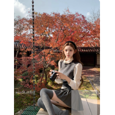 批发迟伞伞25/fw校花指南 深灰针织背心+元宝领白<b class='q'>衬衫</b>+灰色百褶裙套组