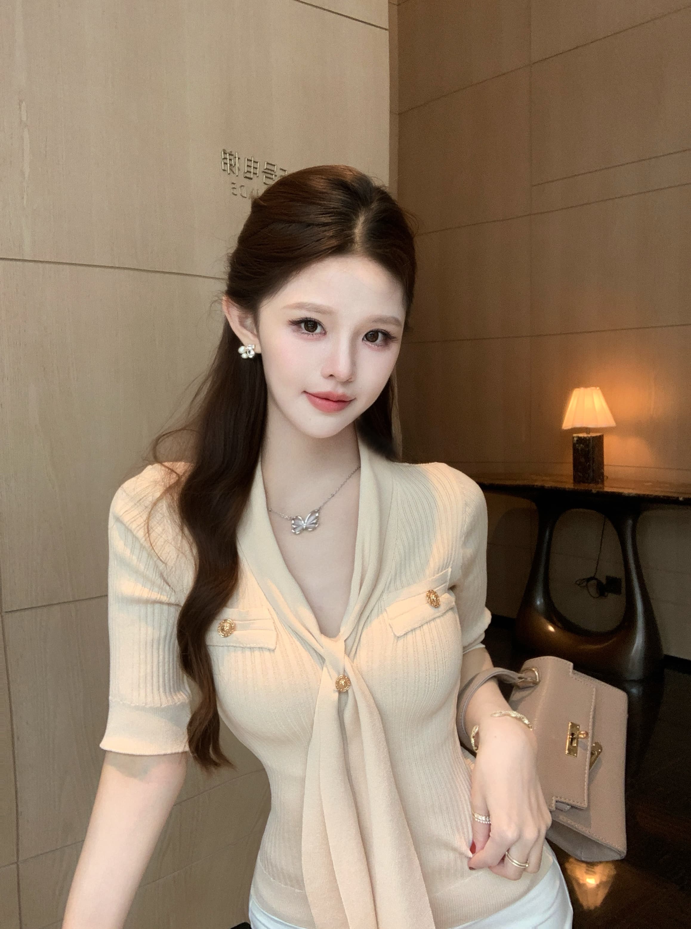 실사 정가 작은 샤넬 스타일 슬림해 보이는 품격 V넥 중간 소매 디자인 센스 다용도 니트 스웨터 리본 프랑스식 맨위