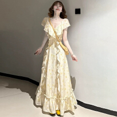 批发实拍：2026新款茶歇法式复古荷叶边V领碎花连衣裙