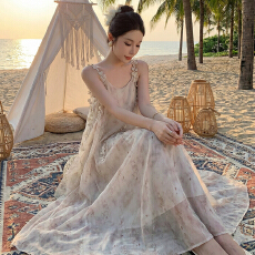 批发实拍：吊带连衣裙女夏季新款高级感显瘦三亚海边度假风<b class='q'>沙滩</b><b class='q'>长裙</b>