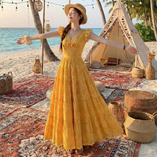 批发实拍:黄色长款v领小飞袖收腰连衣裙女夏季法式复古气质蕾丝裙子
