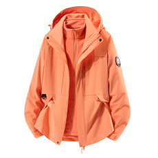 批发新款情侣户外三合一多巴胺色系冲锋衣防风防水户外运动休闲外套