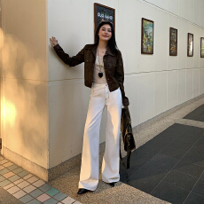 批发实拍美式复古V腰明线设计感微宽松直筒喇叭<b class='q'>白色</b>显瘦<b class='q'>牛仔裤</b>女