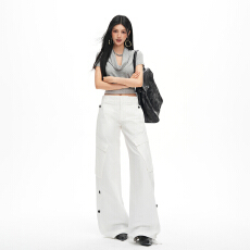 批发<b class='q'>实拍</b>26新品秀场摩登都市斜口袋侧褶修饰比例剪裁大口袋工装休闲裤