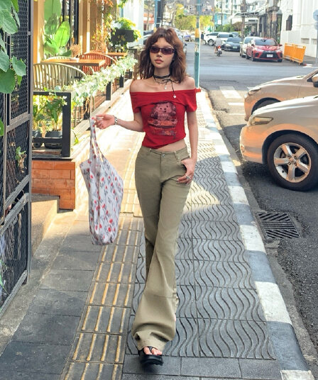 실사 아메리칸 레트로 로우 웨이스트 핫걸 나팔 바지 몸매 가꾸기 슬림해 보이는 카키 색 신축성 청바지 여성 긴 바지 길이 연장