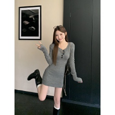 批发实价实拍v领纽扣<b class='q'>长袖</b>针织连衣裙女秋冬收腰毛线御姐风包臀裙