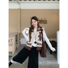 批发实价实拍费尔岛翻领提花针织马甲背心冬季外穿马夹巨好看叠穿上衣