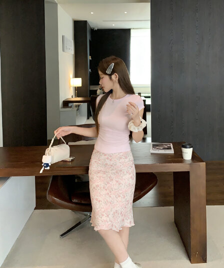 정가 실사 핑크색 순수한 욕망 u 칼라 반팔 몸매 가꾸기 티셔츠 슬림해 보이는 세트 꽃무늬 반신 스커트 타이트 스커트 투피스 세트