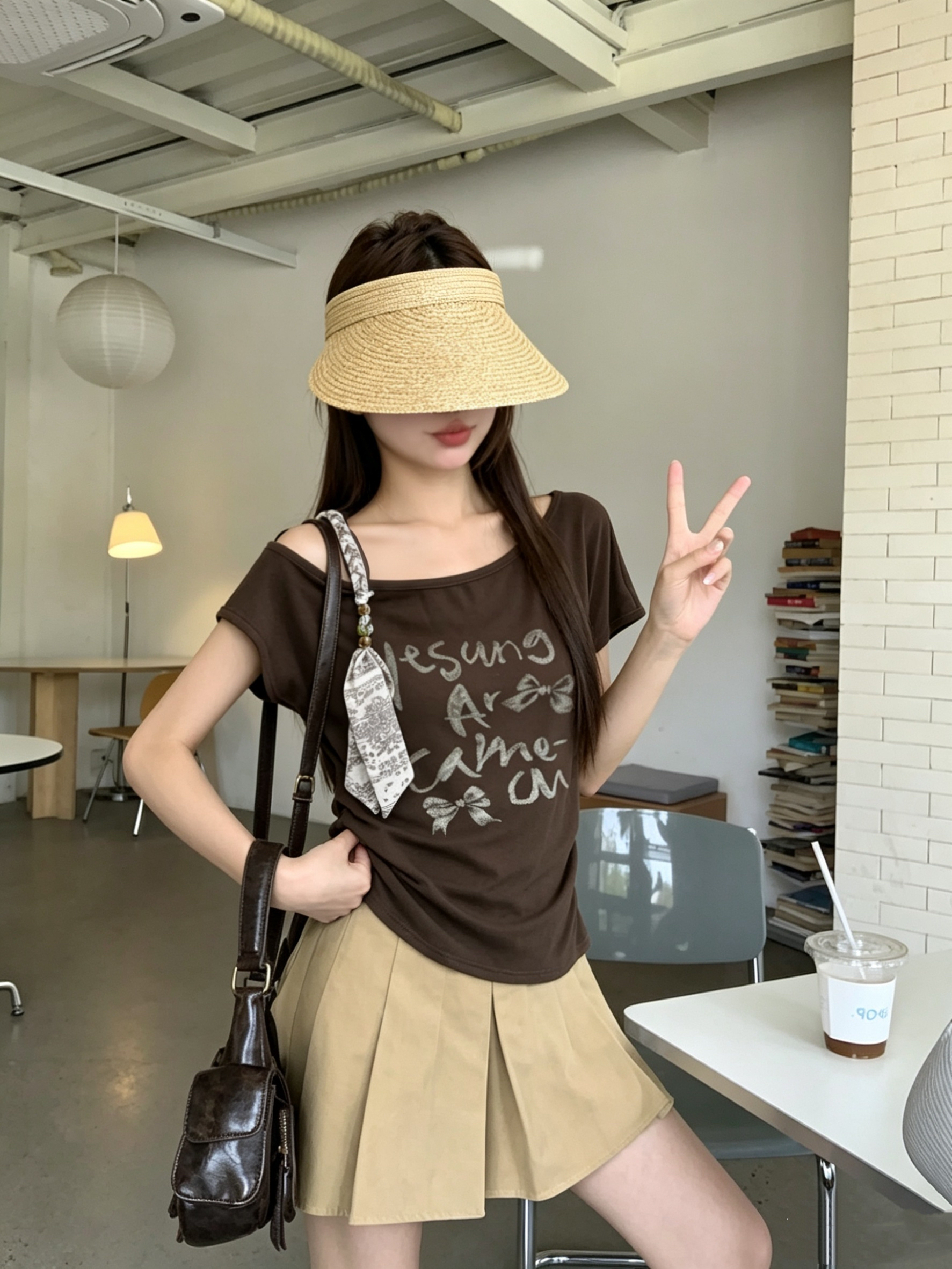정가 실사 커피 색상 한 부서 레트로 비스듬한 어깨 프린트 티셔츠 26 여름 새로운 쇼트 스타일 몸매 가꾸기 슬림해 보이는 맨위