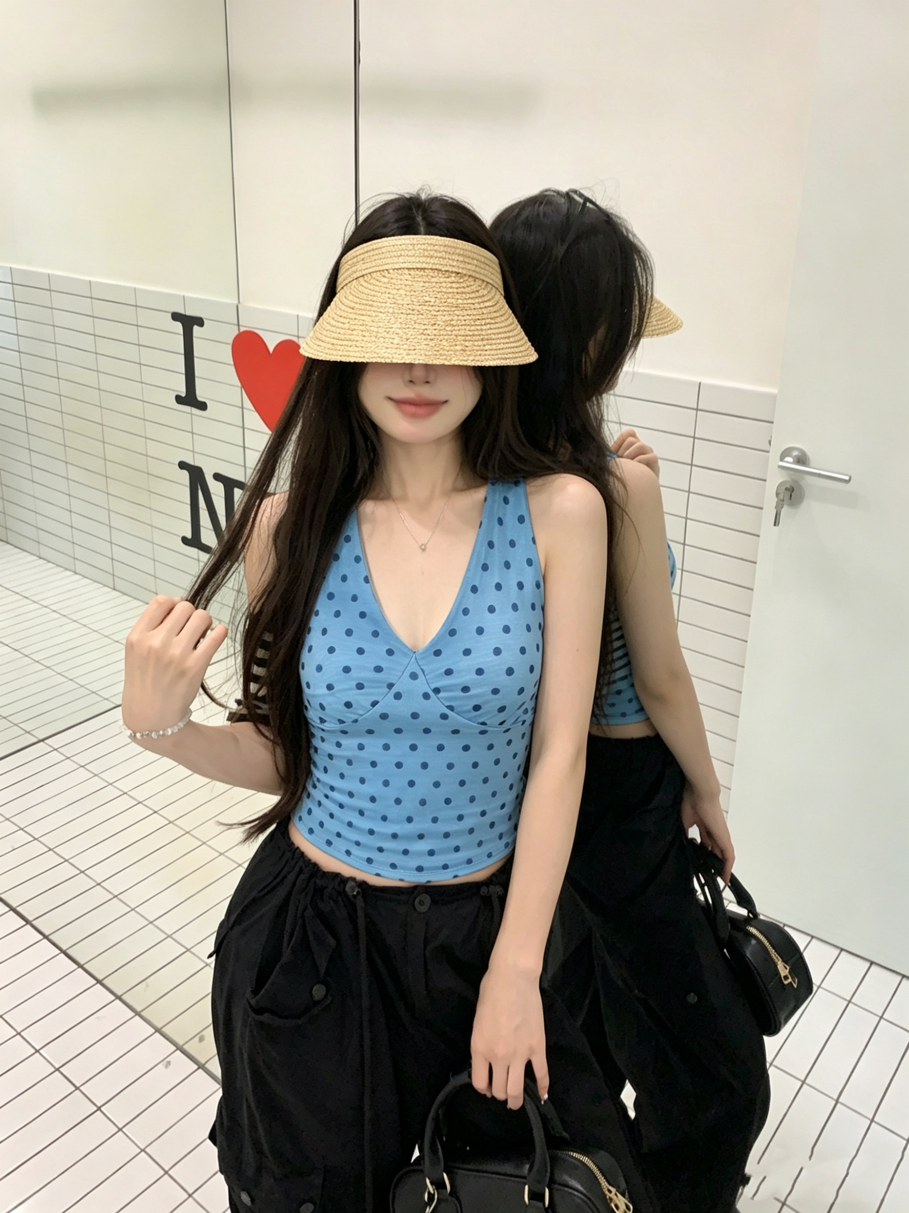 정가 실사 V넥 파란색 도트 무늬 행침 목 캐미솔 여름 새로운 몸매 가꾸기 쇼트 스타일 핫걸 민소매 맨위