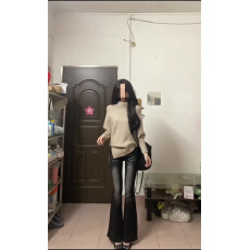 批发黑色水洗高腰微喇叭牛仔<b class='q'>裤</b>春季2026加绒梨形复古设计感马蹄<b class='q'>裤</b>子