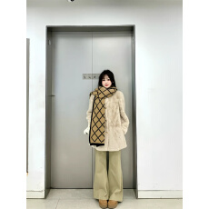 批发美式加绒微喇<b class='q'>牛仔裤</b>春季新款低腰显瘦不贴腿卡其色垂感喇叭长裤