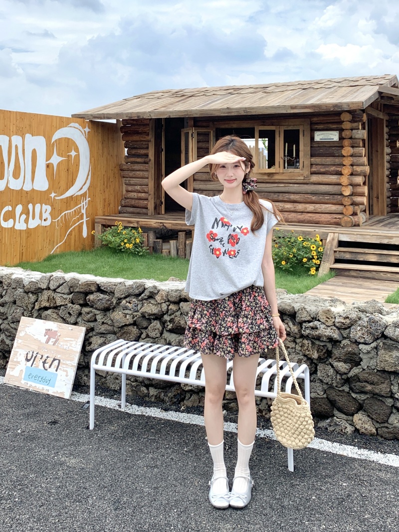 BY27923# 时尚洋气印花设计感T恤+甜美松紧高腰宽松雪纺碎花半身裙  服裝批發女裝批發服飾貨源