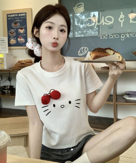 실사 정가 디자인 센스 프린트 반팔 티셔츠 여성 여름 새로운 연령 감소 다용도 긍정적 인 어깨 동정 슬림해 보이는 맨위