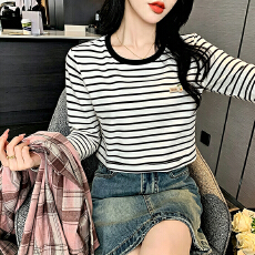 批发实拍 <b class='q'>哺乳</b><b class='q'>衣</b>秋冬<b class='q'>哺乳</b><b class='q'>纯棉</b>T恤月子期百搭显瘦长袖喂奶打底条纹<b class='q'>上衣</b>