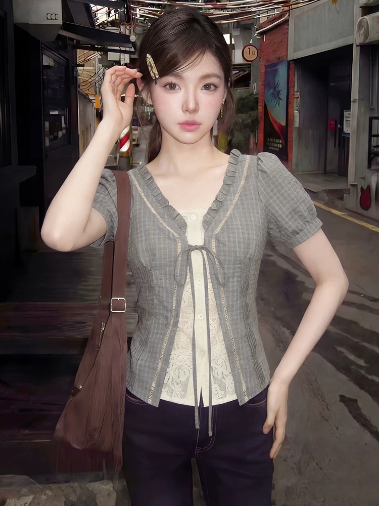 페이크 레이어드 반팔 여성 셔츠 여름 착용 가져 가라. 레이스 레이스 V넥 셔츠 디자인 센스 몸매 가꾸기 학원 스타일 맨위