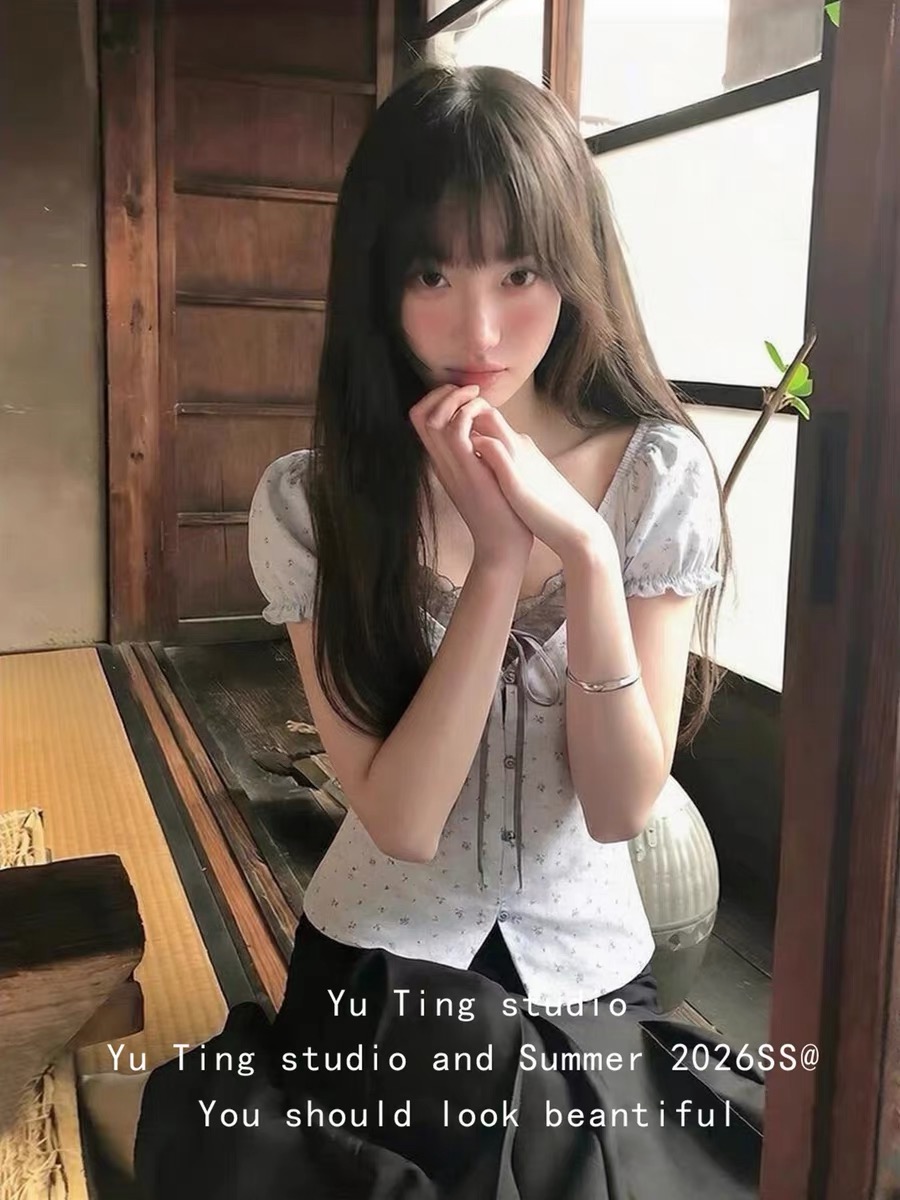 마이크로 ~을 통해 한 부서 달콤함 신축성 거품 소매 레이스 홀로우 아웃 꽃 페이크 레이어드 반팔 맨위 여성 여름 디자인 센스