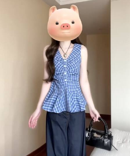 한 부서 파란색 체크무늬 V넥 민소매 캐미솔 여름 2026 새로운 허리 수축 슬림해 보이는 아름다운 작은 맨위