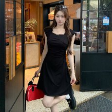 批发<b class='q'>赫本</b><b class='q'>风</b>法式泡泡袖小黑裙女夏新款收腰显瘦绝美气质超好看连衣裙子