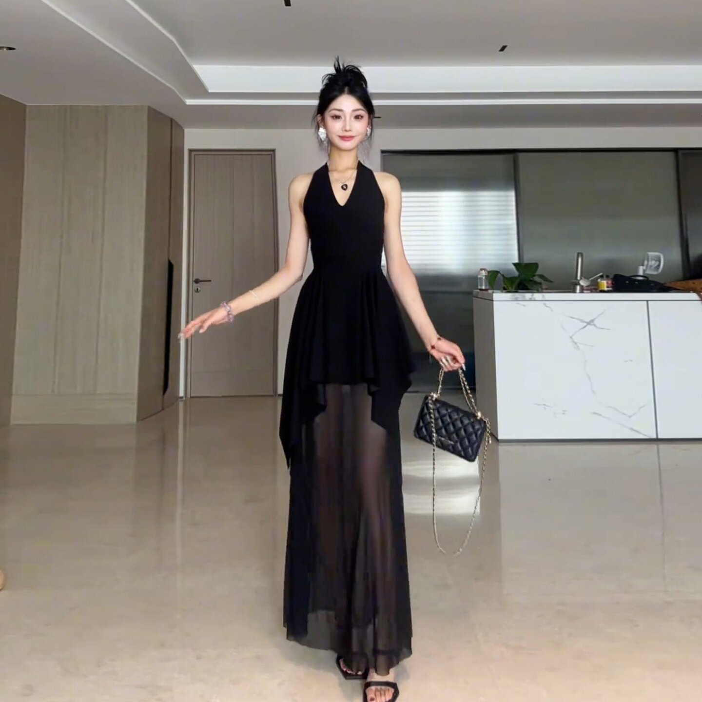 프랑스식 검정색 V넥 행침 목 백리스 드레스 아이들 여름 2026 새로운 불규칙 꼬집기 허리 패치워크 롱 스커트