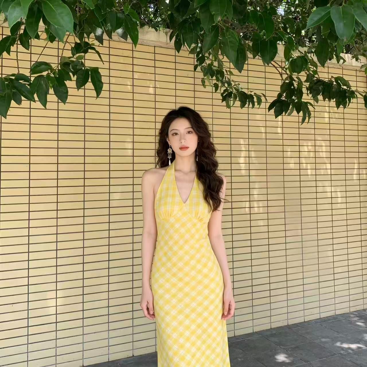 태국 해변가 여행 휴가 롱 스커트 여성 프랑스식 품격 V넥 황색 체크무늬 허리 수축 슬림해 보이는 행침 목 드레스