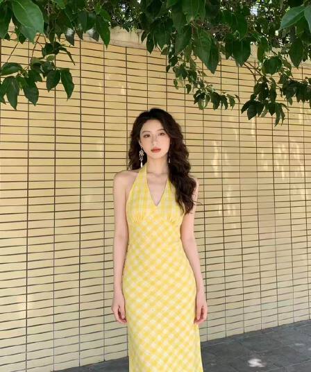 태국 해변가 여행 휴가 롱 스커트 여성 프랑스식 품격 V넥 황색 체크무늬 허리 수축 슬림해 보이는 행침 목 드레스