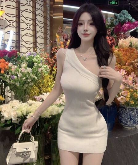 프랑스식 품격 명문 여성 천 금빛 바람 비스듬한 어깨 프릴 디자인 센스 타이트 슬림해 보이는 몸매 가꾸기 니트 타이트 스커트 드레스