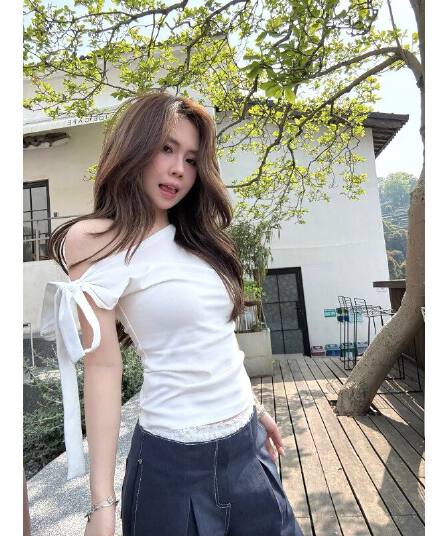 핫걸 순수한 욕망 바람 프랑스식 몸매 가꾸기 나비 매듭 스트랩 반팔 티셔츠 여성 ins 인사이드 가져 가라. 단색 비스듬한 어깨 오프숄더 맨위