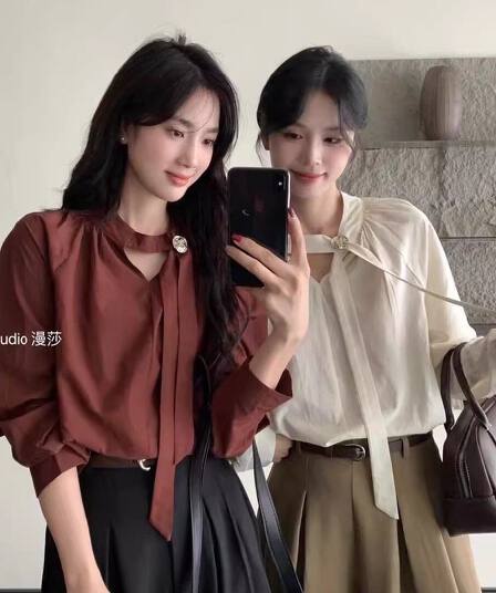 프랑스식 디자인 센스 V넥 긴팔 여성 셔츠 2026 가을 새로운 품격 출퇴근 셔츠 Chic 아름다운 작은 셔츠