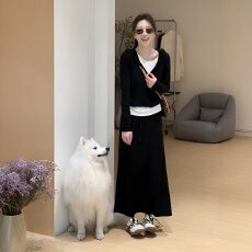 批发假两件连帽上衣黑色半身裙套装女2026新款巨好看的两件套早秋穿搭